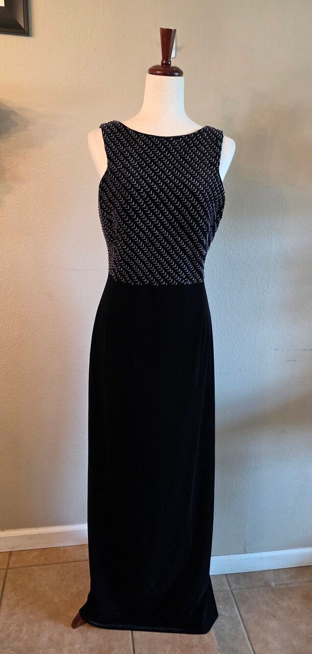 VTG Armani Collezioni Women's Black Velvet Beaded Ball Gown SZ 8 Designer Italy